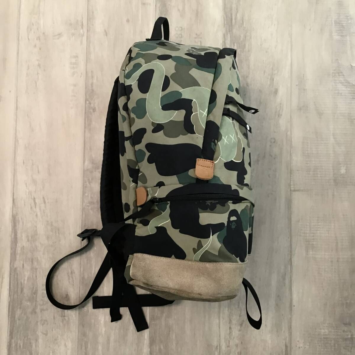 ☆激レア☆ KAWS bendy 1st camo green バックパック a bathing