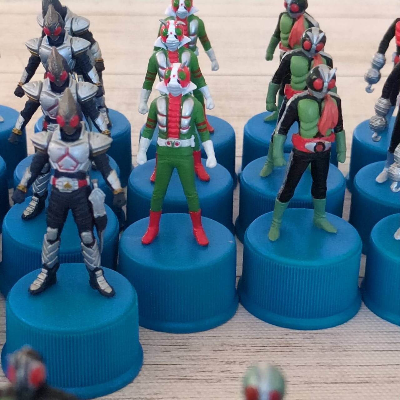 匿名配送！25個フィギュア 仮面ライダーボトルキャップ 匿名配送！25個フィギュア 仮面ライダーボトルキャップ - メルカリ