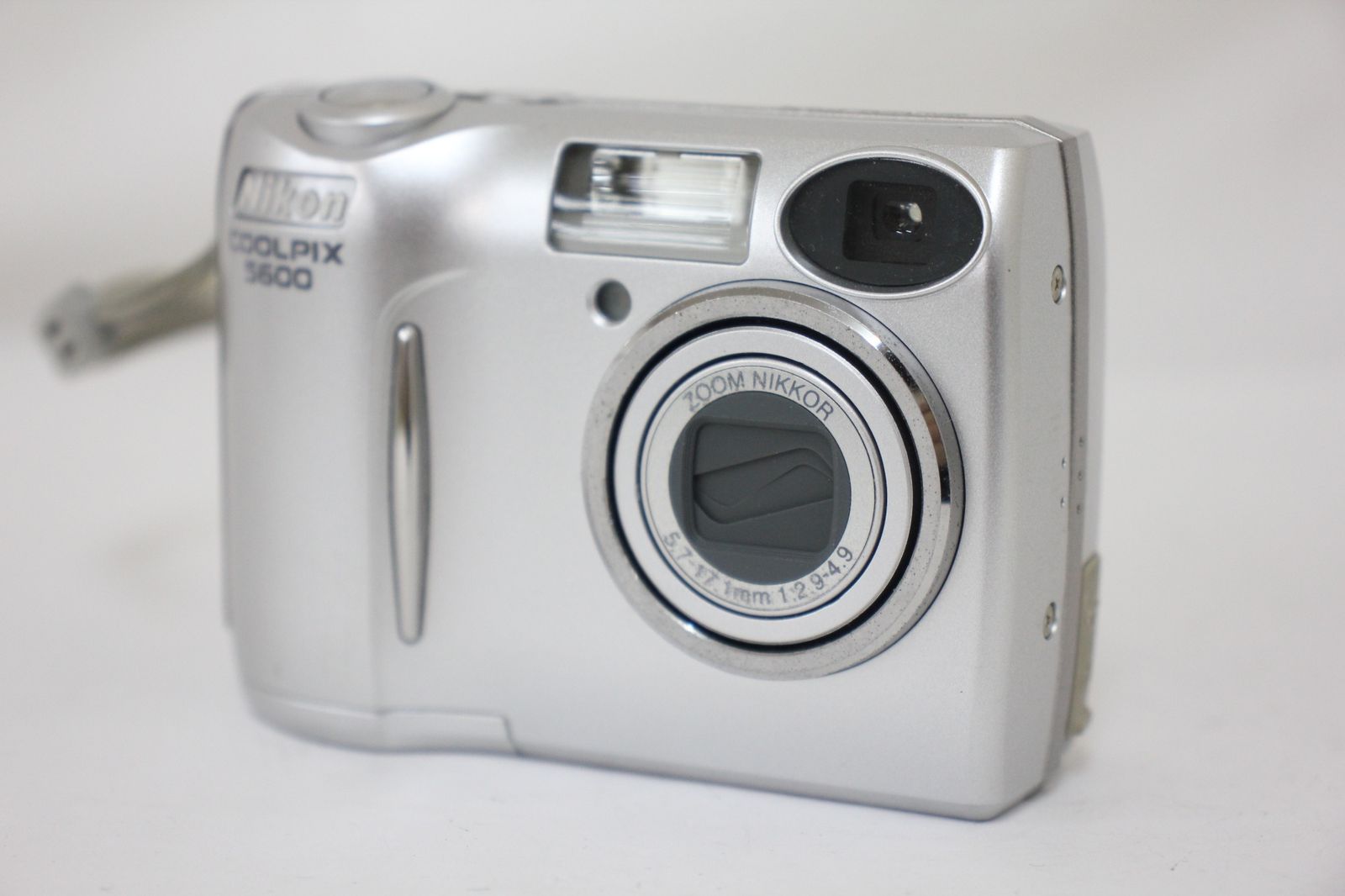 返品保証】 【便利な単三電池で使用可】ニコン Nikon Coolpix E3200 