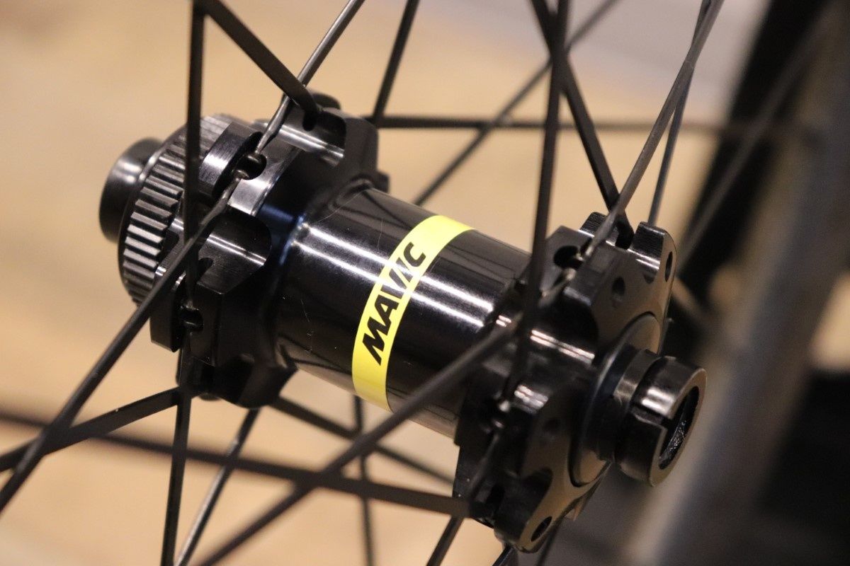 マヴィック MAVIC コメット COMETE PRO CARBON UST DISC Tdf限定 カーボン チューブレス シマノ 12/11S  ホイールセット 【さいたま浦和店】 - メルカリ