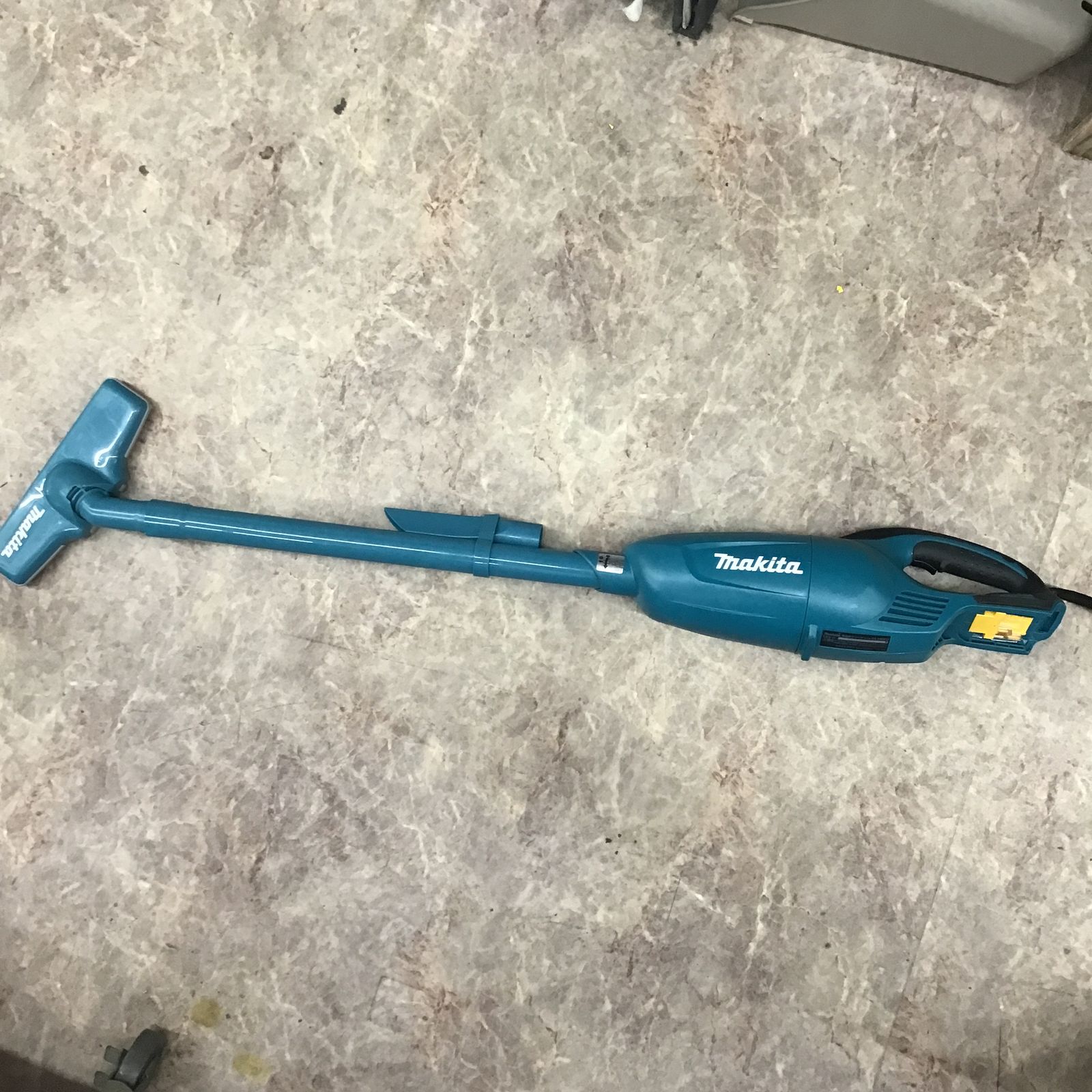 〇マキタ(Makita)充電式クリーナー18V 本体のみ(本体青色・カプセル式 
