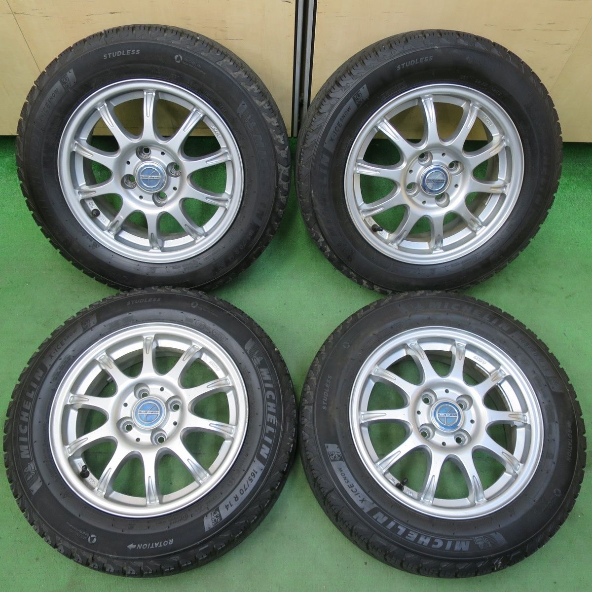 バリ溝 21年 ほぼ10分 スタッドレス 165|70R14 ミシュラン X-ICE SNOW BLUE NESS BN|1 ブルーネス 14インチ PCD100|4H 5051205イス