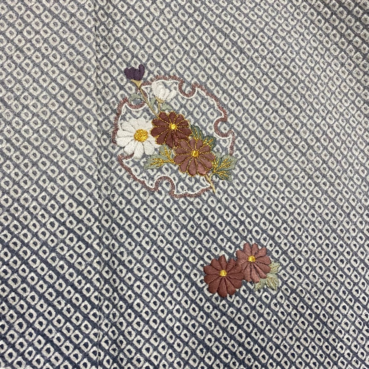 付下げ 身丈165cm 裄丈68cm L 袷 雪輪 菊 刺繍 総絞り 灰色 正絹