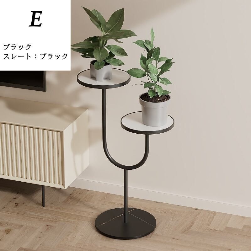 小物や植木鉢などを飾る