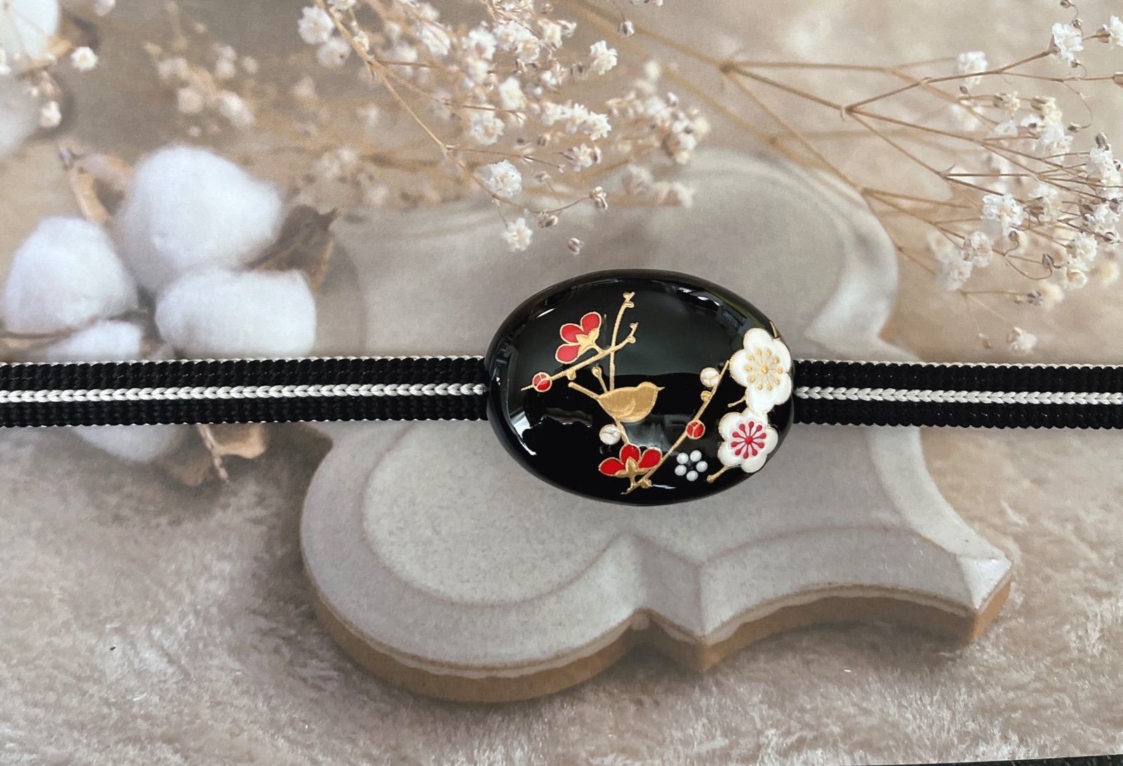 ☆〜入手困難天然石 オニキス 1点物 蒔絵風梅の花 鶯 帯留め 40×30 
