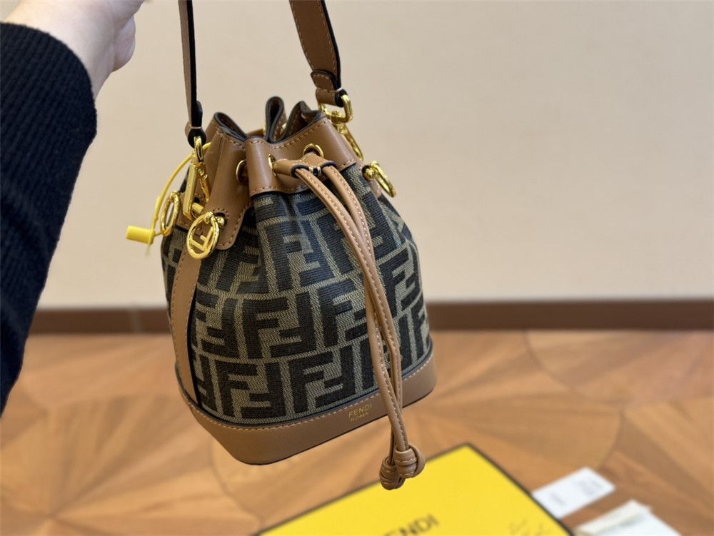 FENDI Mon Tresor ミニ バッグ フェンディ ショルダーバッグ ハンドバッグ ミニポーチ 心ときめく