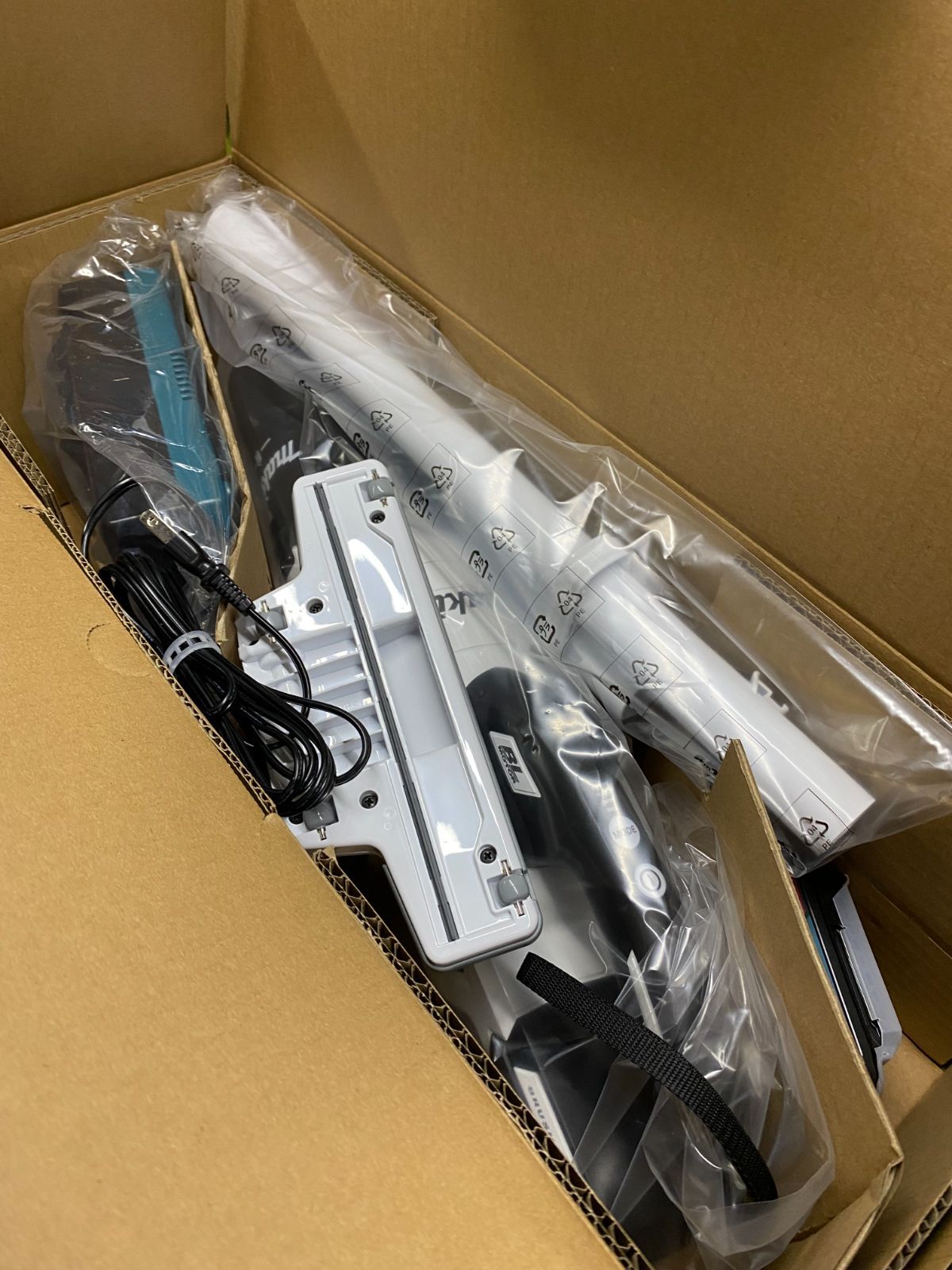 ●makita マキタ 充電式クリーナー 掃除機 サイクロン式 CL003GRDW ホワイト バッテリー1個|充電器付 ♥品u251021_200 WWW_KANDAIZUMI_COM