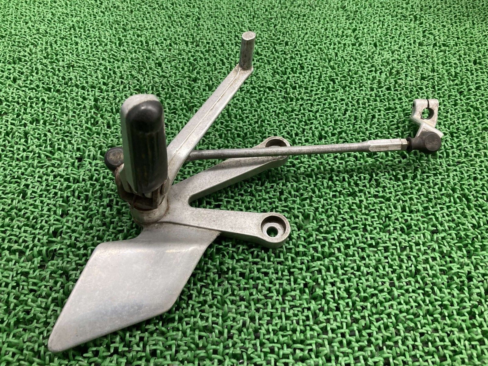 NSR250R ステップ 左 KV3-M ホンダ 純正 バイク 部品 MC18 ペグ シフトペダル シフトロッド ペイント素材に 車検 Genuine lG