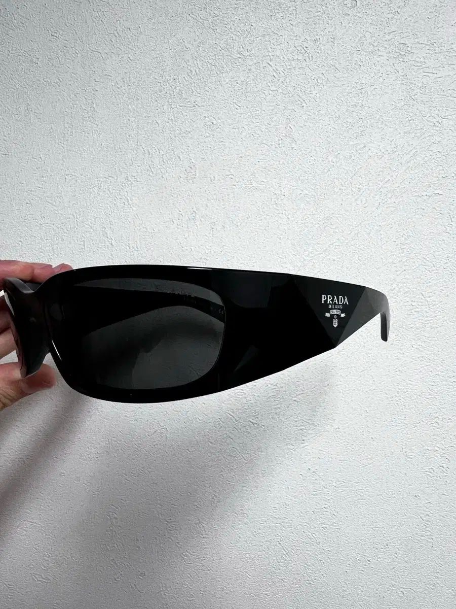 カニエ Prada プラダ ロゴ シンボル サングラス