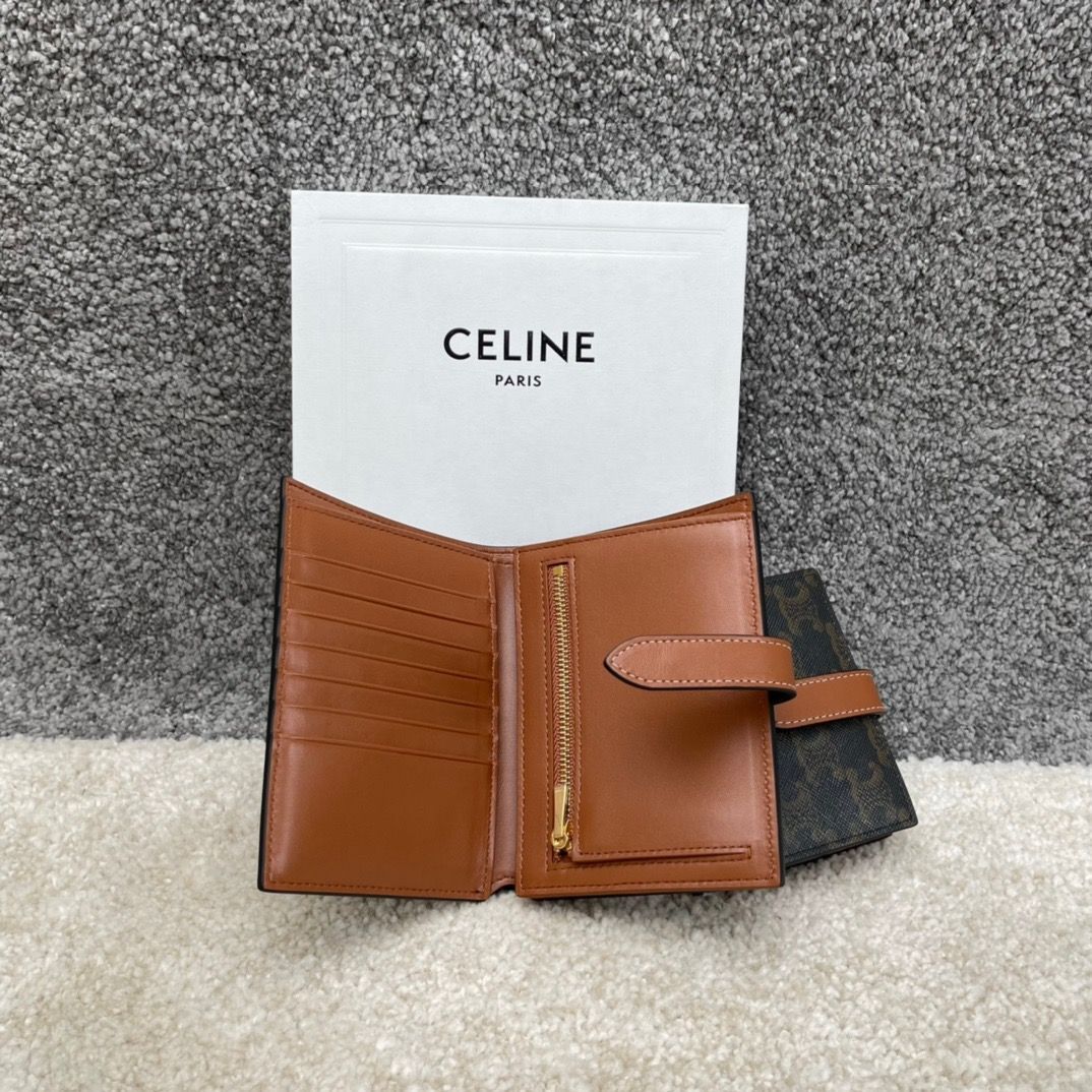 新品未使用 セリーヌ celine ミディアム タン ストラップウォレット トリオンフキャンバス ラムスキン 財布 レディース 送料無料 大人気 女性  新品 - メルカリ