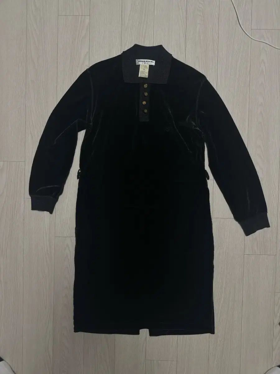 フリル お花モチーフ エプロンドレス お花モチーフ フリルエプロン