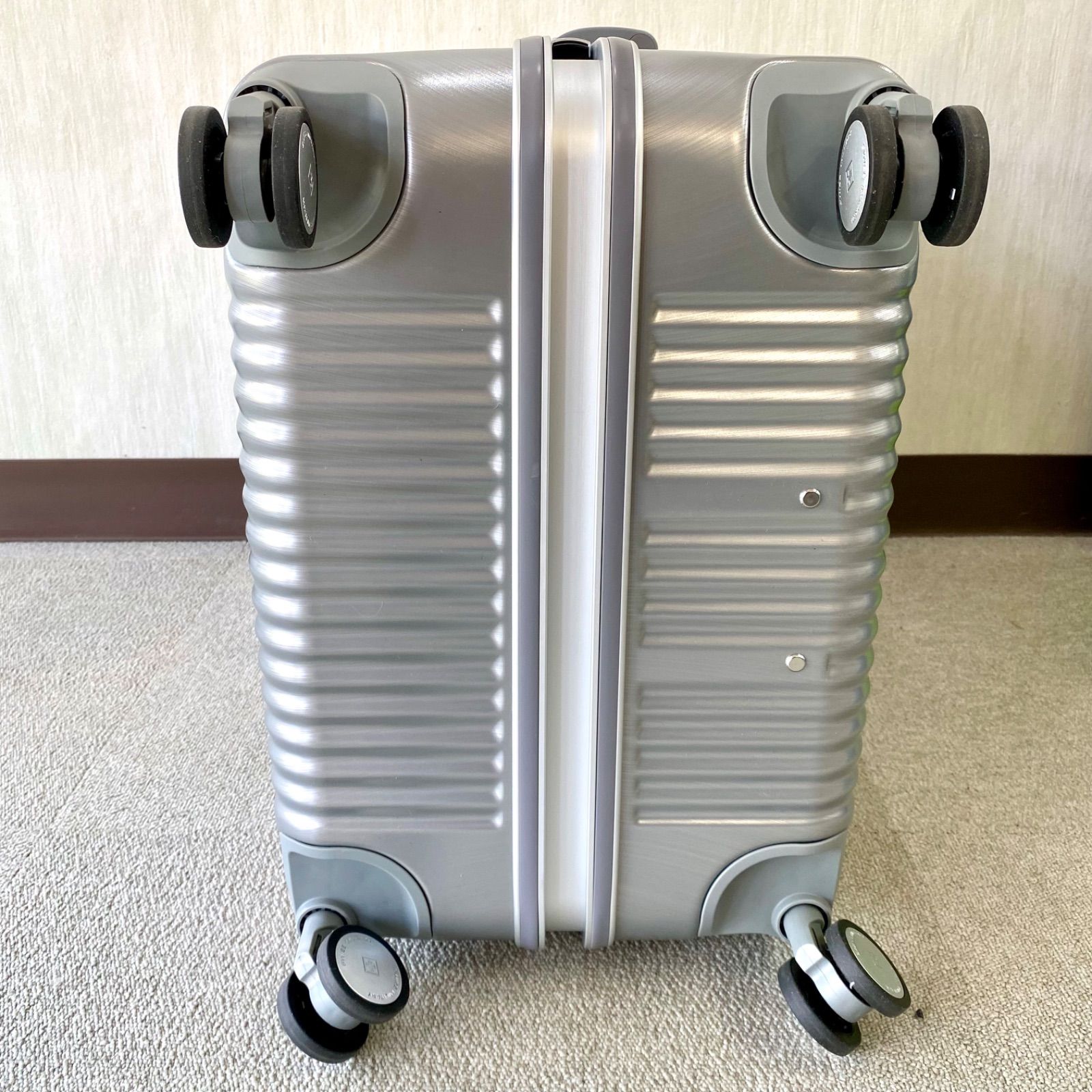 スイスミリタリー SM-I828 28in スーツケース 105L シルバー 軽量 大型