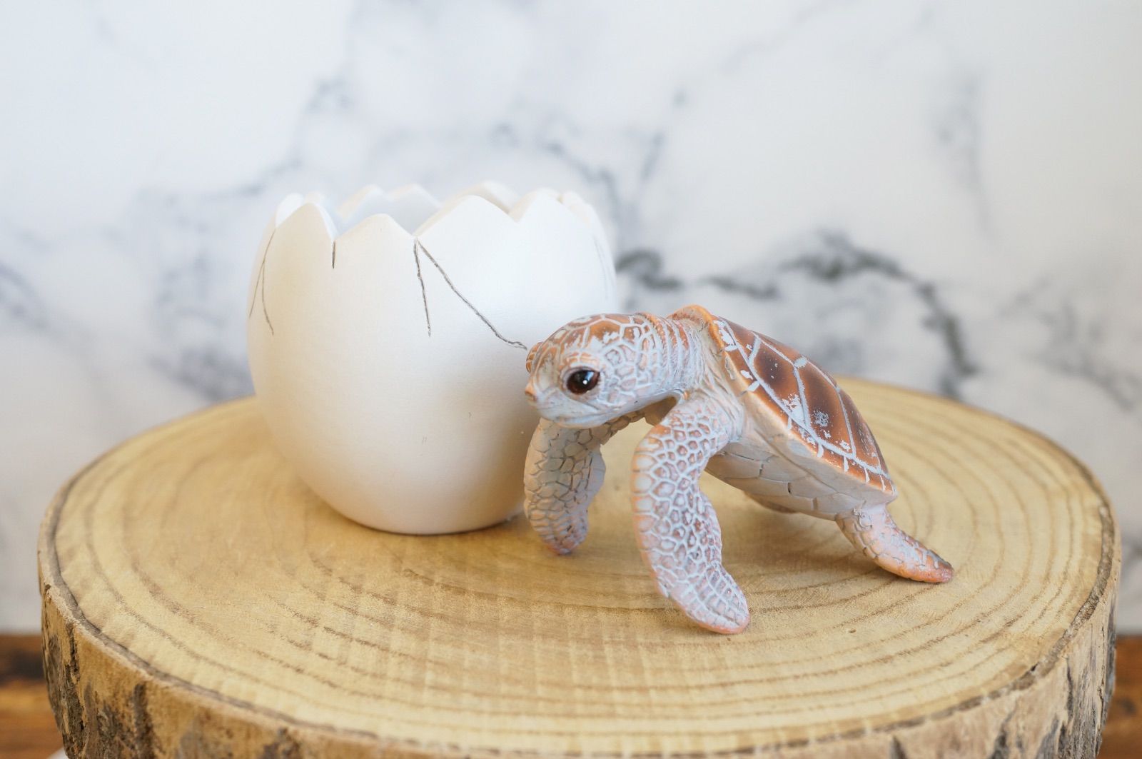 インカローズ⭐︎ペンギン置物 BOBUP STAND タマゴから生まれたばかりの動物ペンスタンド