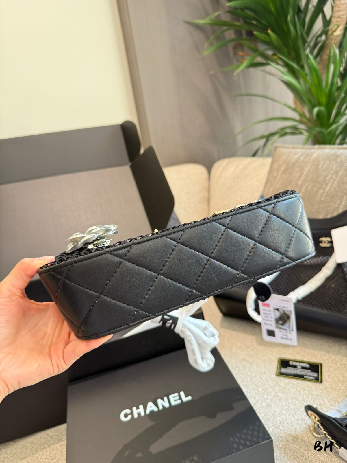 フィッシュネットデザイン！【CHANEL】チェーンクラッチバッグ 新作CHANEL☆チェーンクラッチ23春夏 キャビア 入手困難 直営1点