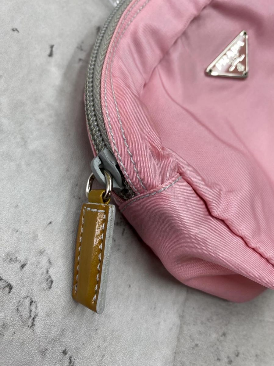 PRADA プラダ ナイロン 三角ロゴプレート イタリア製 コスメ