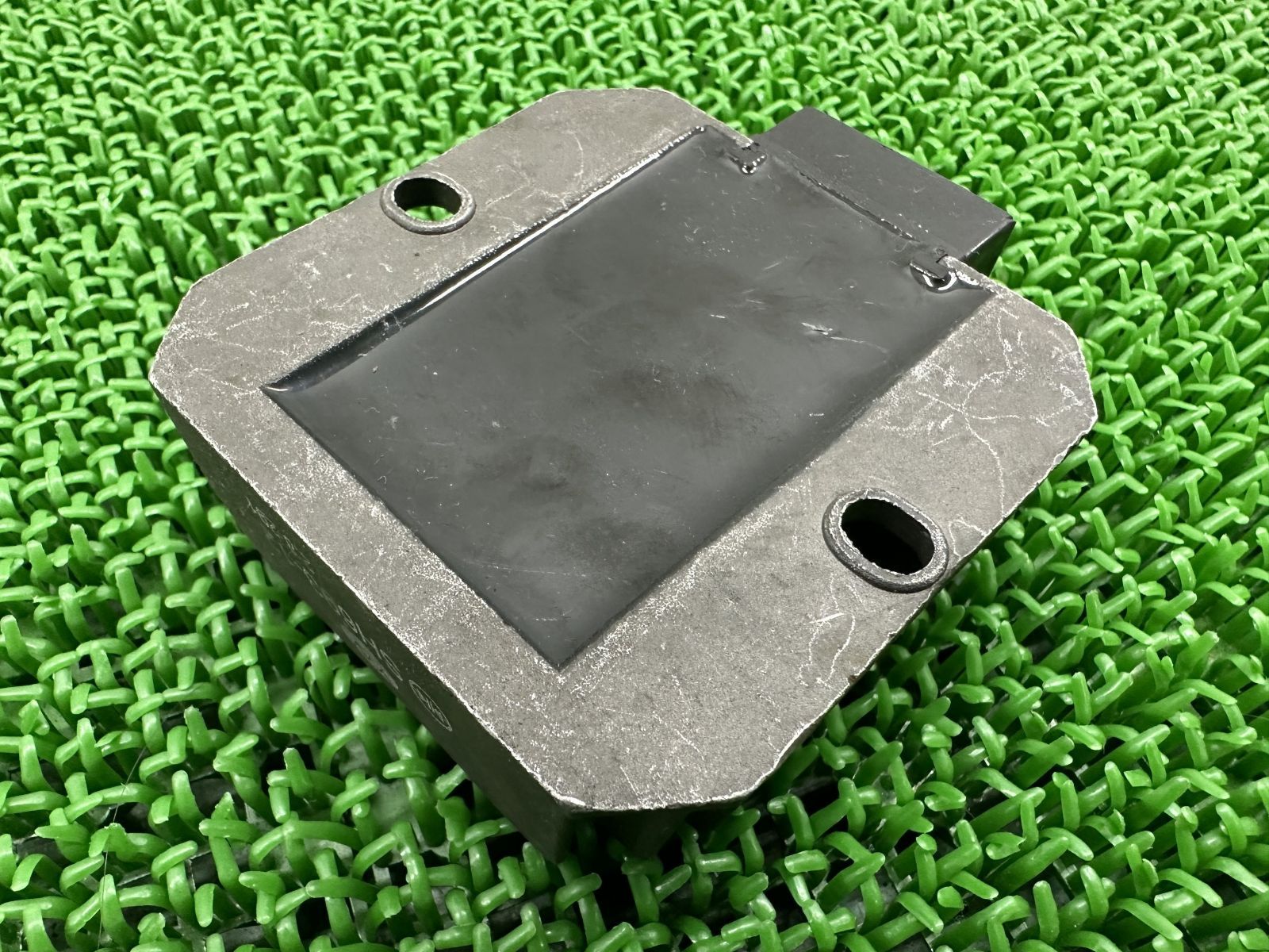 ゼファー400 レギュレター 社外 中古 バイク 部品 ZR400C 6Pカプラー ハーネス付 レギュレーター レクチファイヤー 機能的問題なし