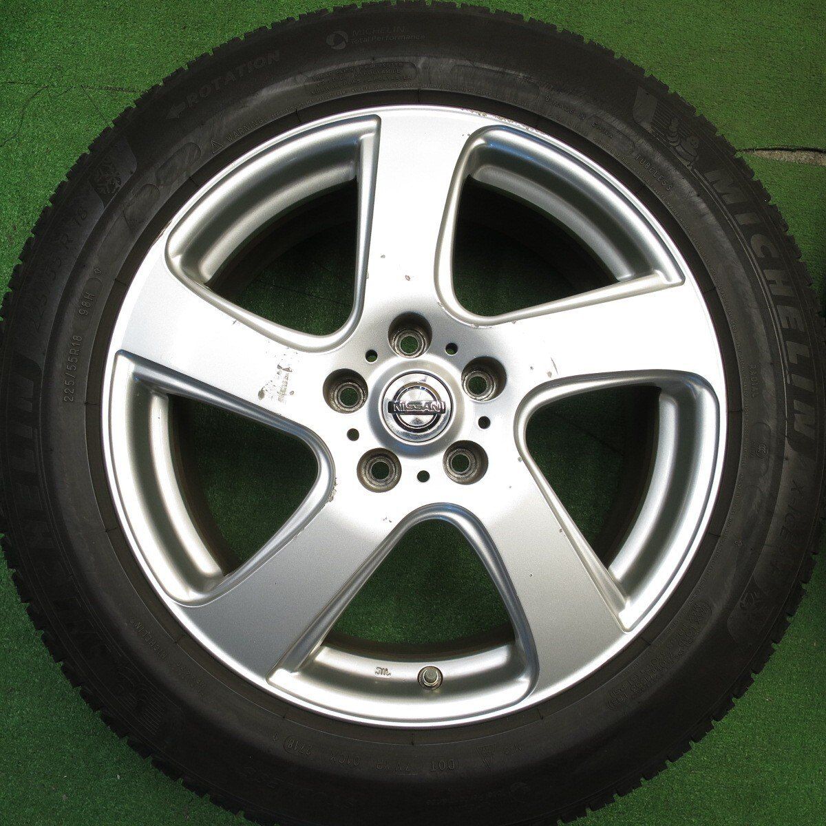 E52エルグランド　スタッドレス　225/55 R18 スタッドレス】ニッサン E52 エルグランド 純正 18in 7.5J +55