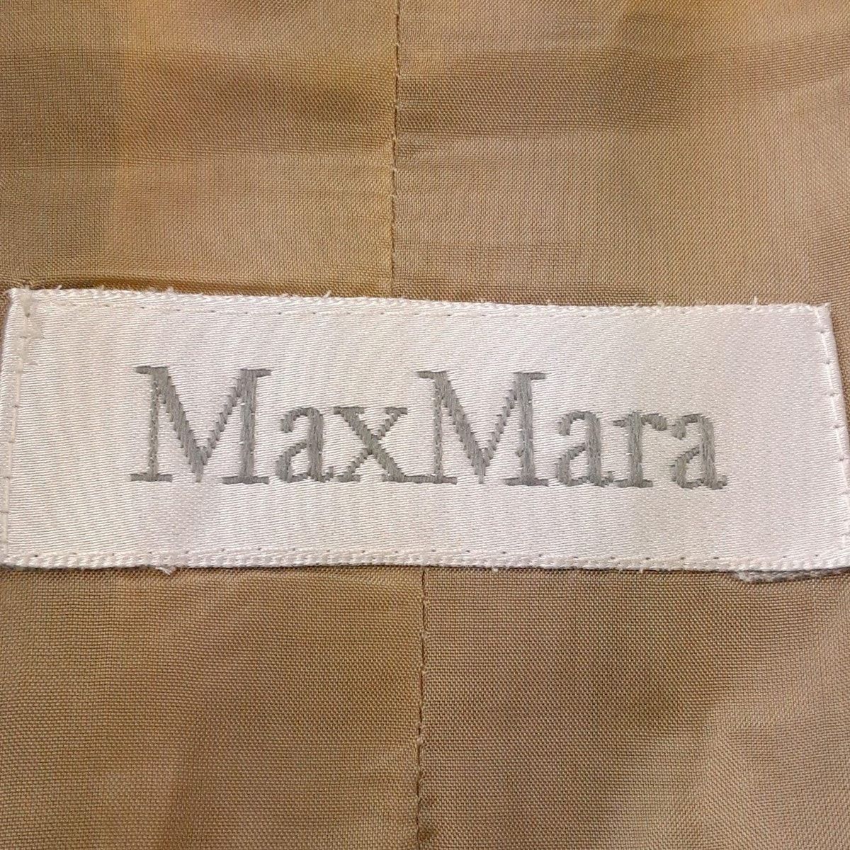 グレーベージュ