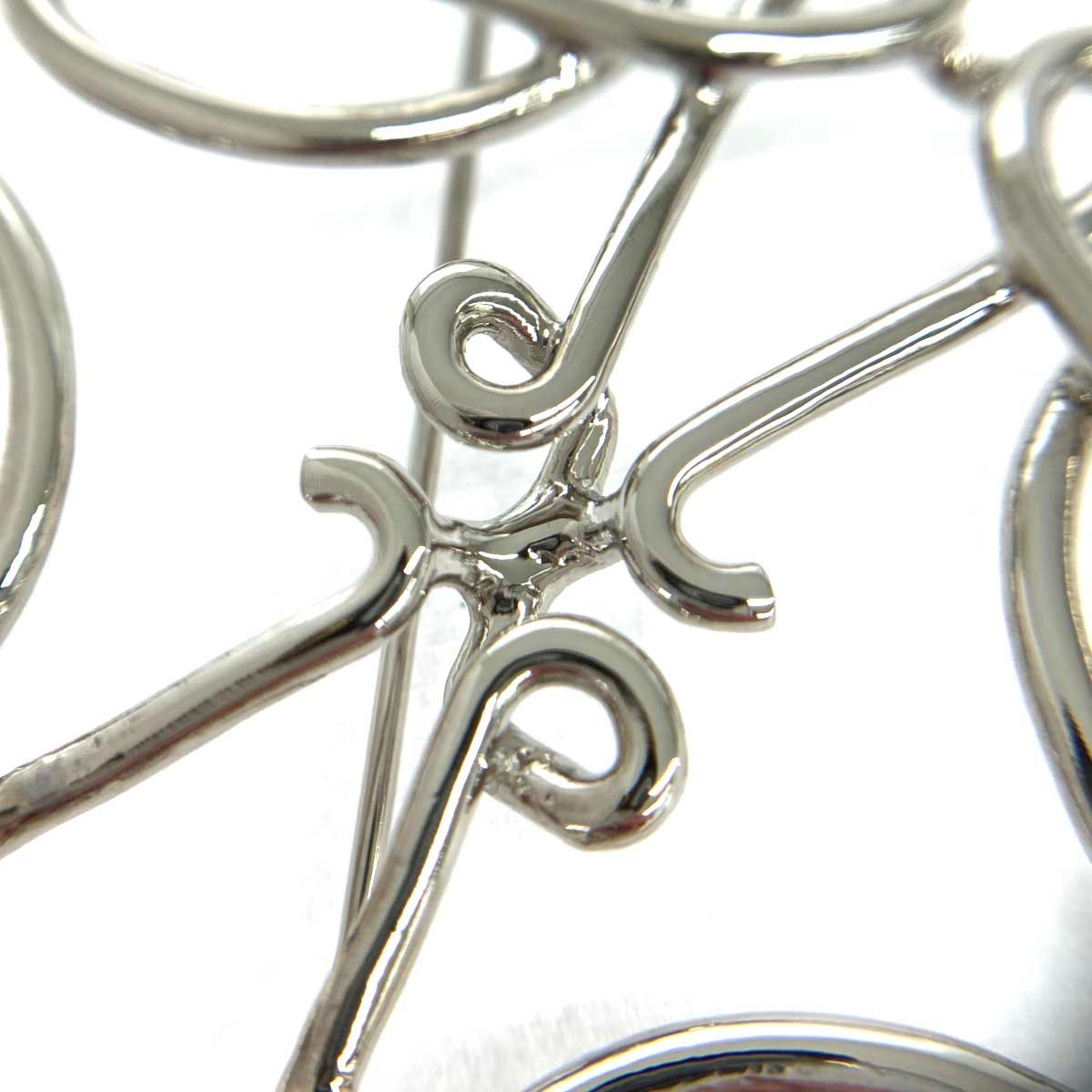 LOEWE ブローチ アナグラム シルバーカラー 【公式通販】