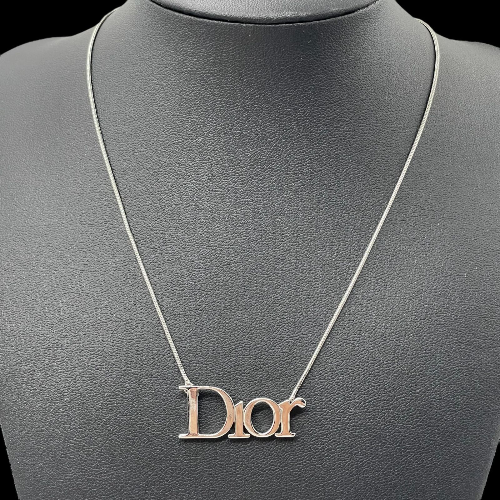 ブランドネーム ネックレス