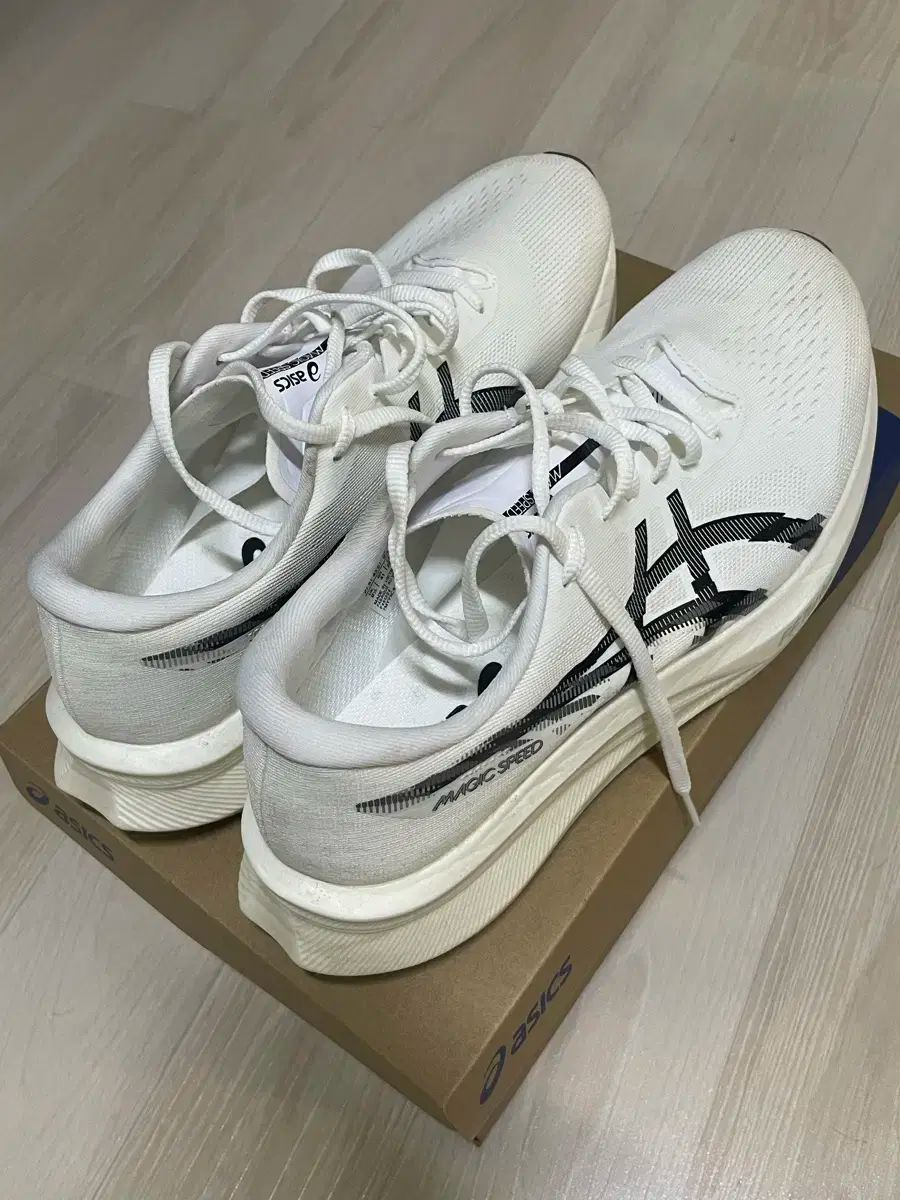 アシックス MAGIC SPEED 4 2E 白|ブラック