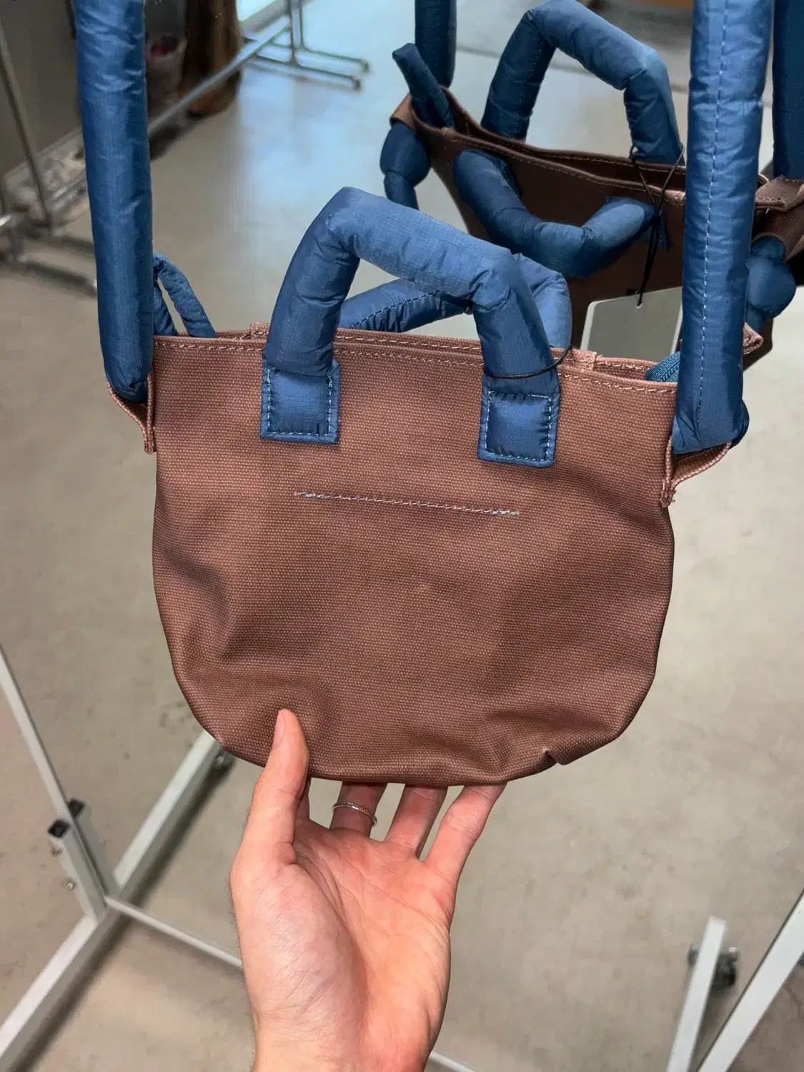 パデッド ストラップバッグ