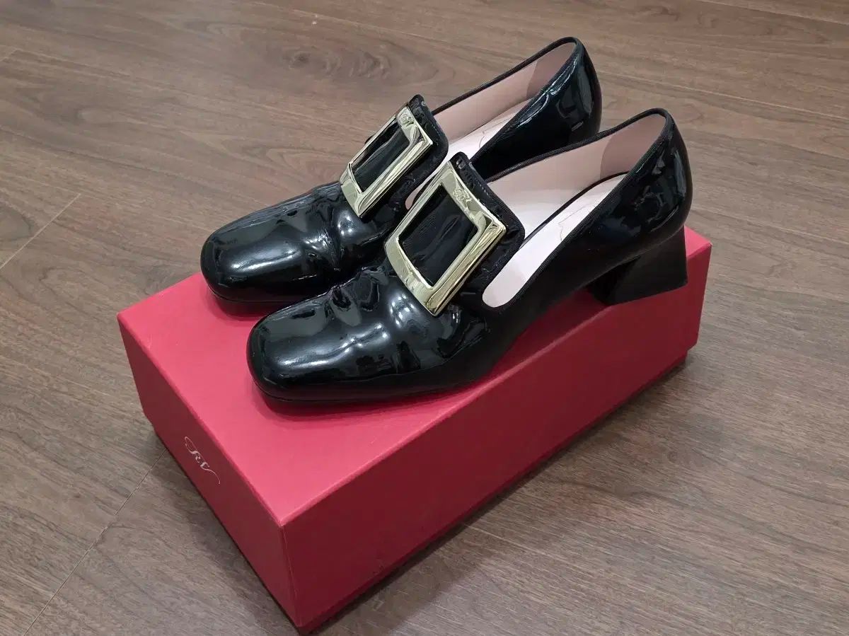 Roger Vivier ロジェ ヴィヴィエ トレビエ 黒 ローファー 4 5cm 38 5