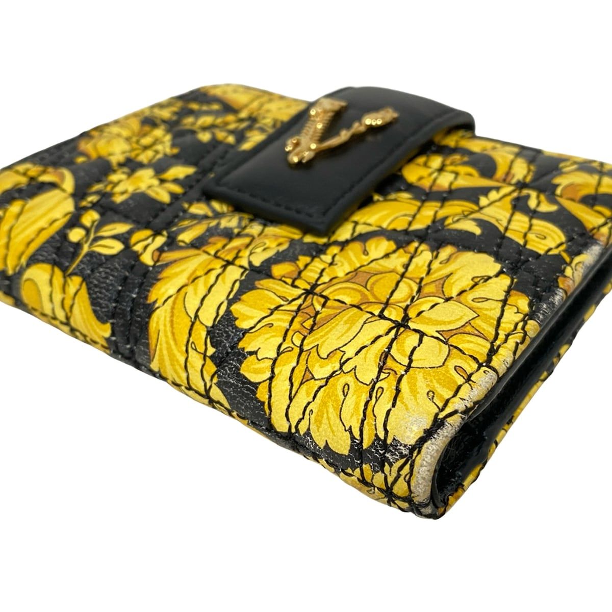 【Versace】ヴィルトゥス キルティング 二つ折り財布 VERSACE(ヴェルサーチ) 2つ折り財布 - 黒×ダークイエロー