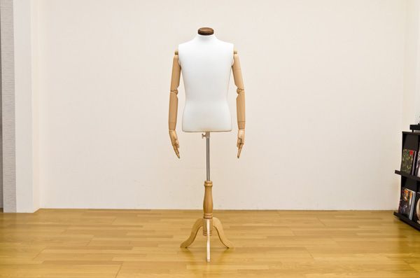 指腕関節自由自在 天然木 アーム付きトルソー 男性用 展示 撮影用