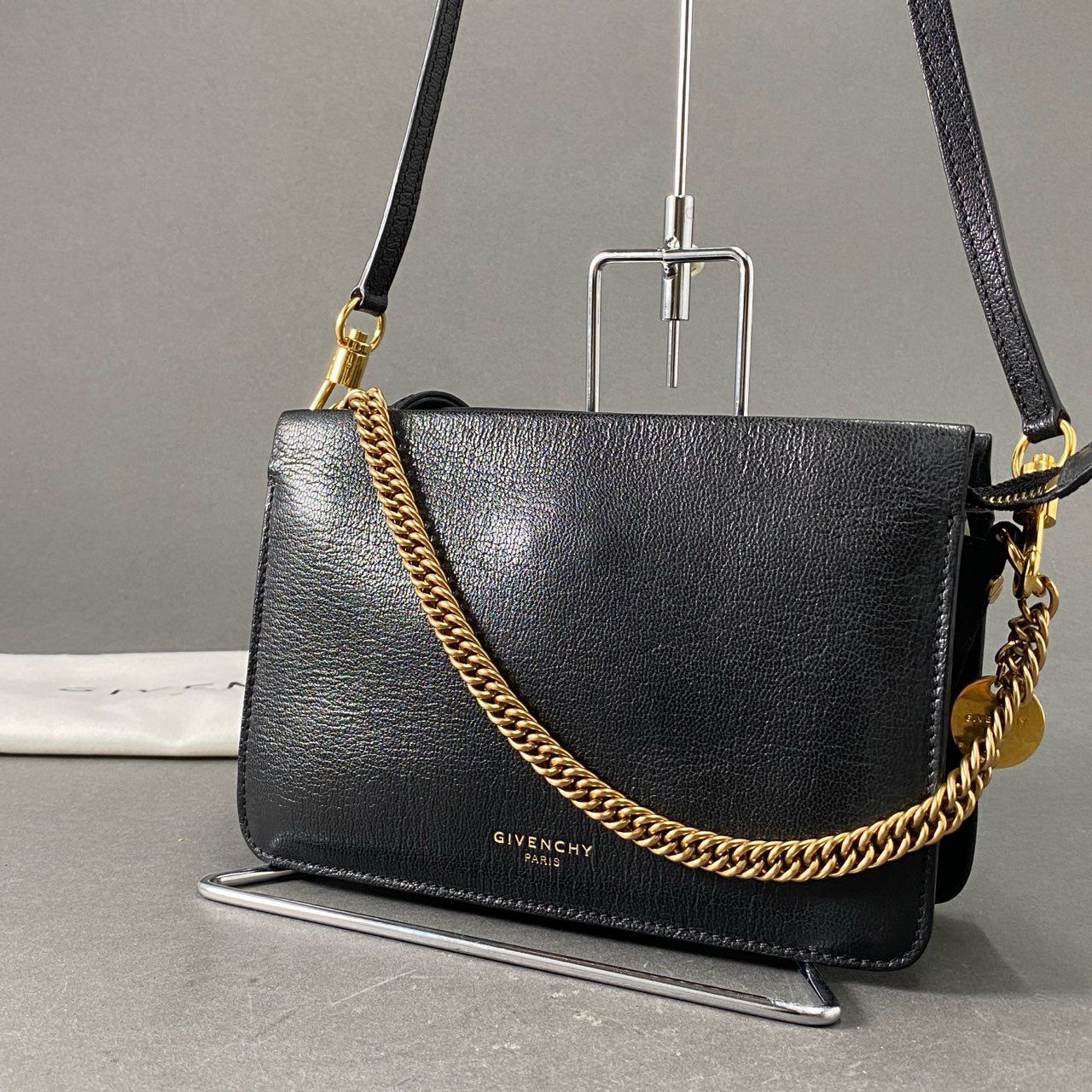 GIVENCHY ジバンシーのチェーンショルダーバッグ （誠実