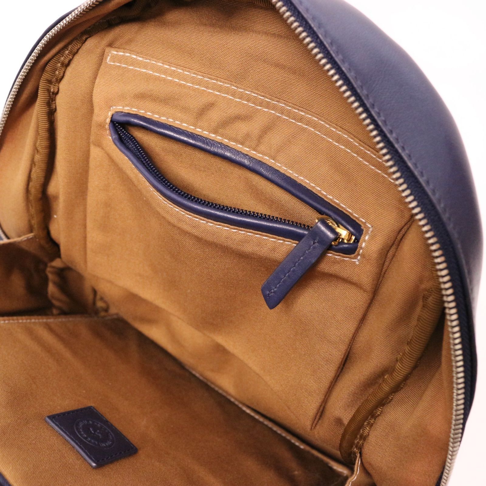 【美品】ウォントレスエッセンシャルデラヴィ本革リュック／バックパック ウォントレスエッセンシャルデラヴィ リュック バックパック