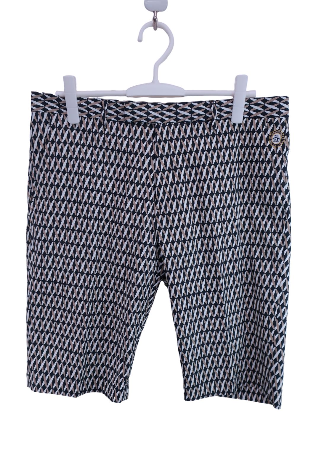 【美品】Munsingwear(マンシングウェア) ハーフパンツ 白黒ベージュ総柄 メンズ LL ゴルフ用品 2405-0261 中古