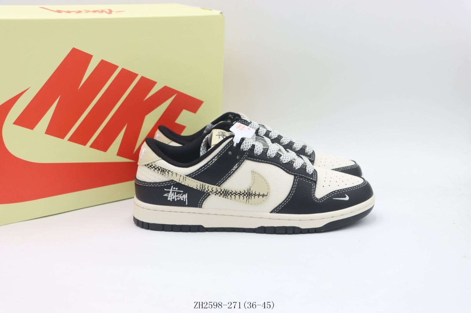 Nike スニーカー ホワイト/ブラック 1998 今日特価】ナイキ NIKE スニーカー ブラックホワイト Stussy