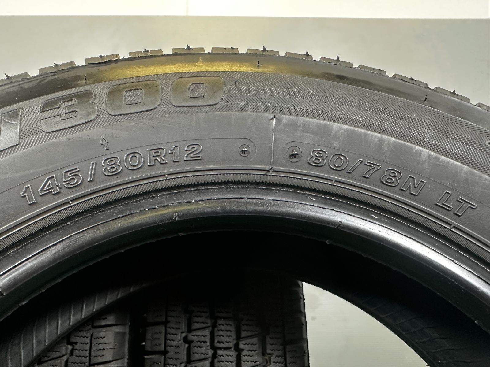 ブリヂストン W300