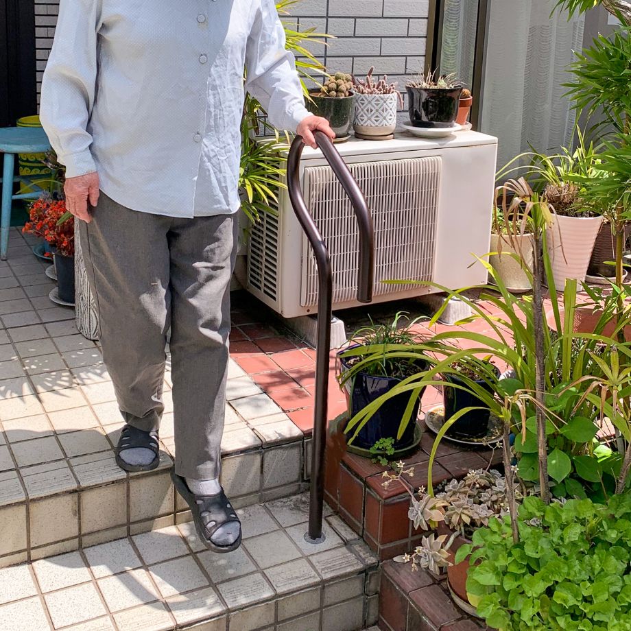 おしゃれな屋外用手すり 1本脚手すり