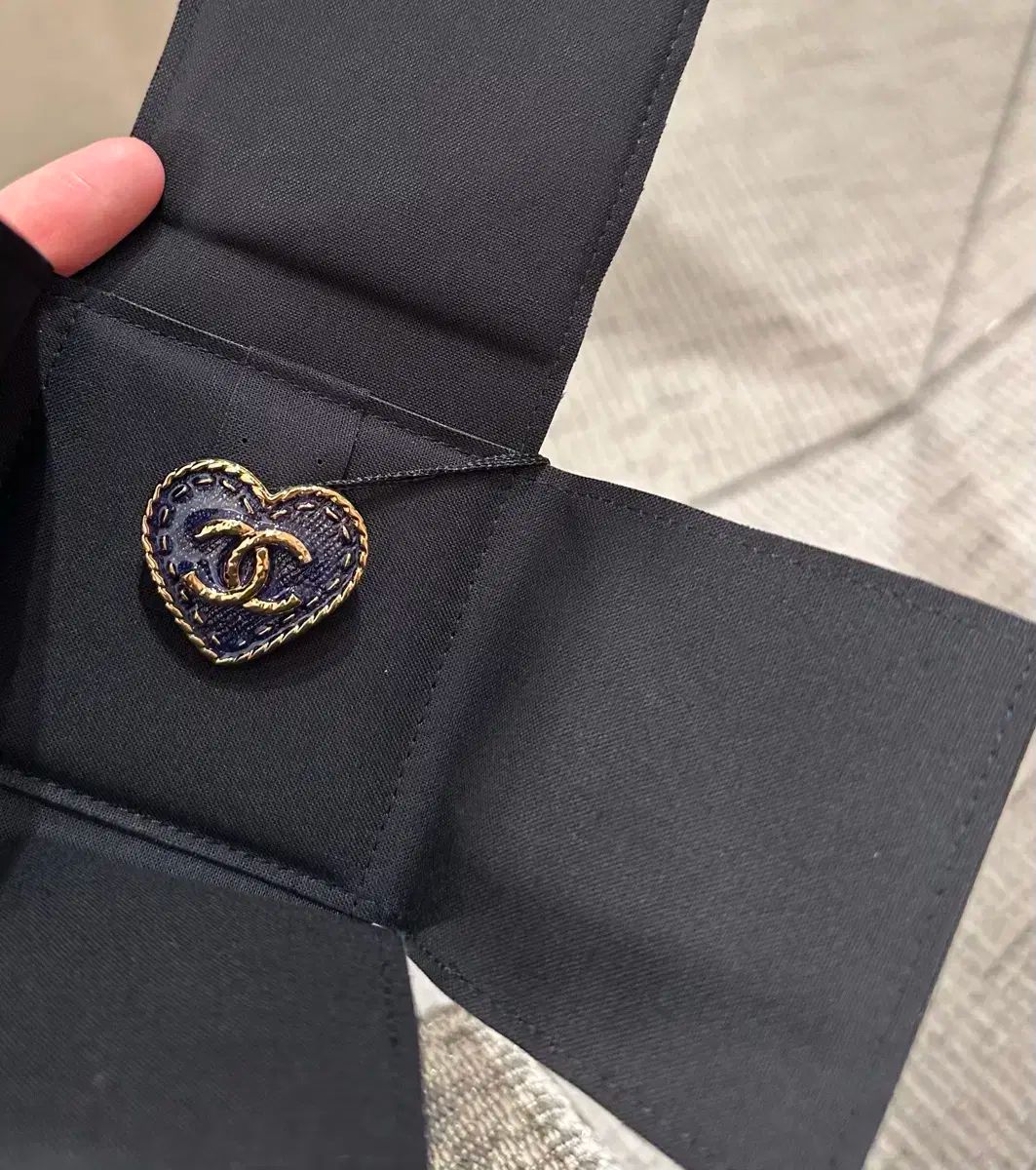 ハート ブローチ