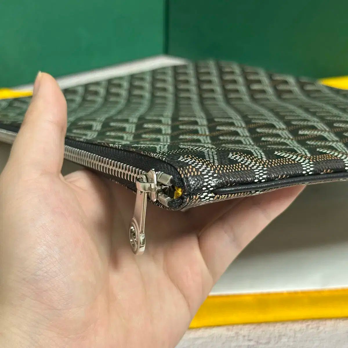 クラッチ ブラック