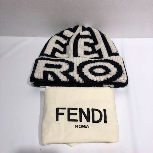 Fendi ニット帽 ロゴ入り 未使用 【公式通販】