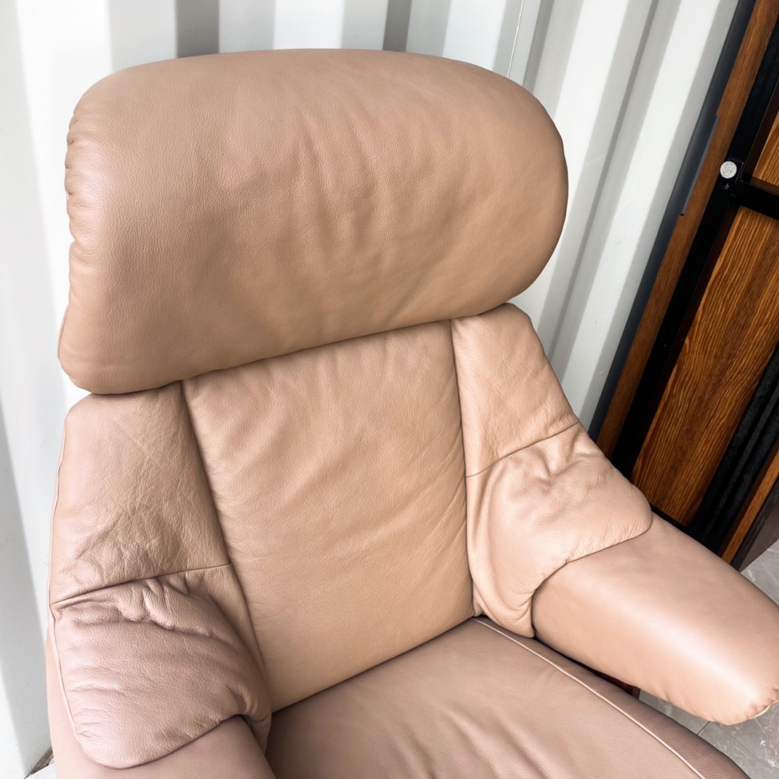 取付無料！カリモク ザ・ファースト RU73 本革グレージュリクライニングチェア 取付無料！カリモク ザ・ファースト RU73 本革グレージュ