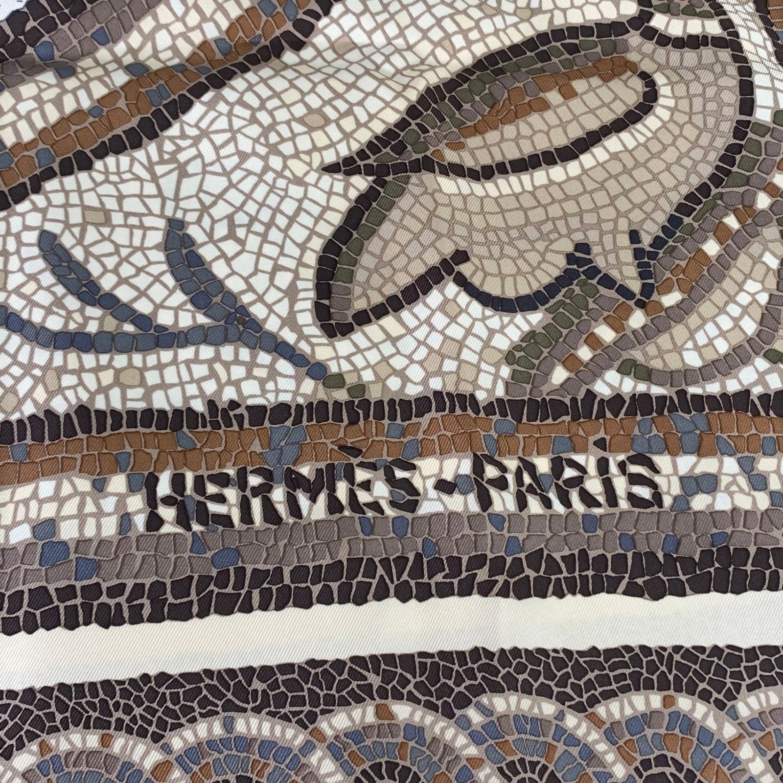 HERMES エルメス カレ90 SOUS LE CEDRE ヒマラヤ杉の下で スカーフ