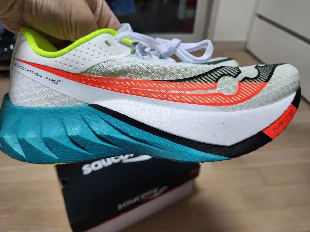 Saucony サッカニー ランニングシューズ エンドルフィン プロ4 26.5cm OLIVEOS_COM_TR