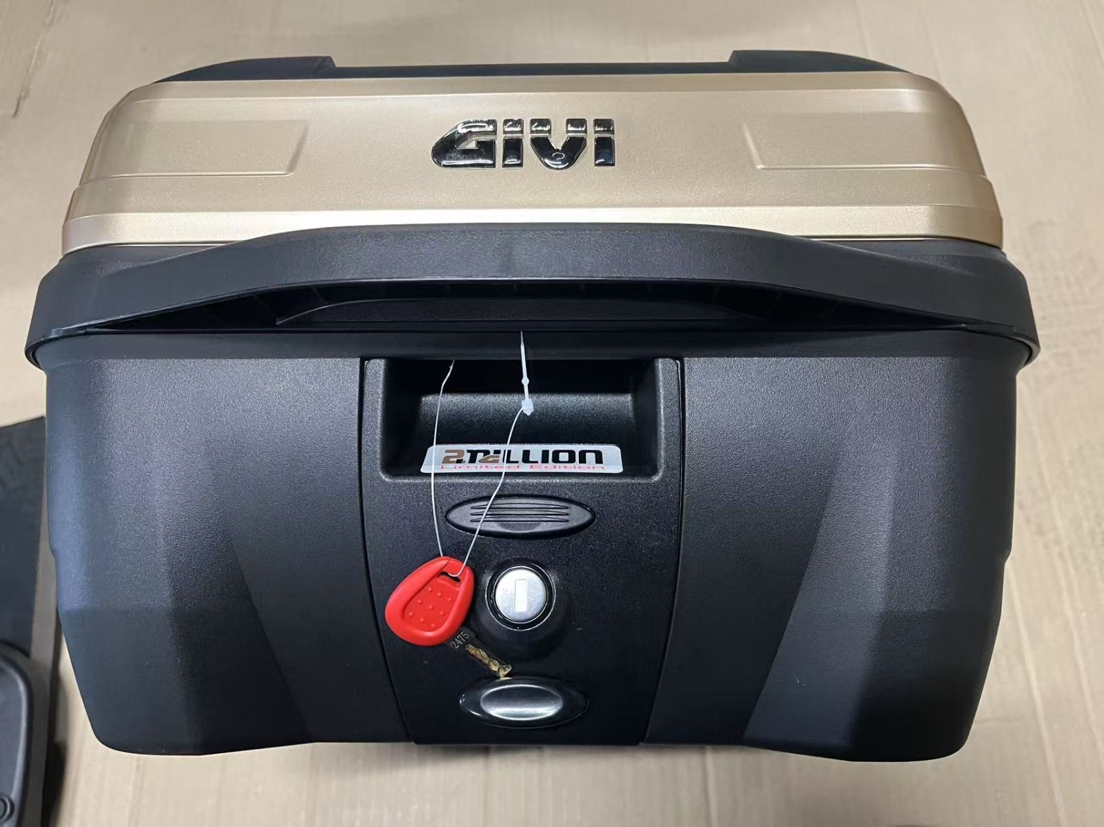 リアボックス 32L