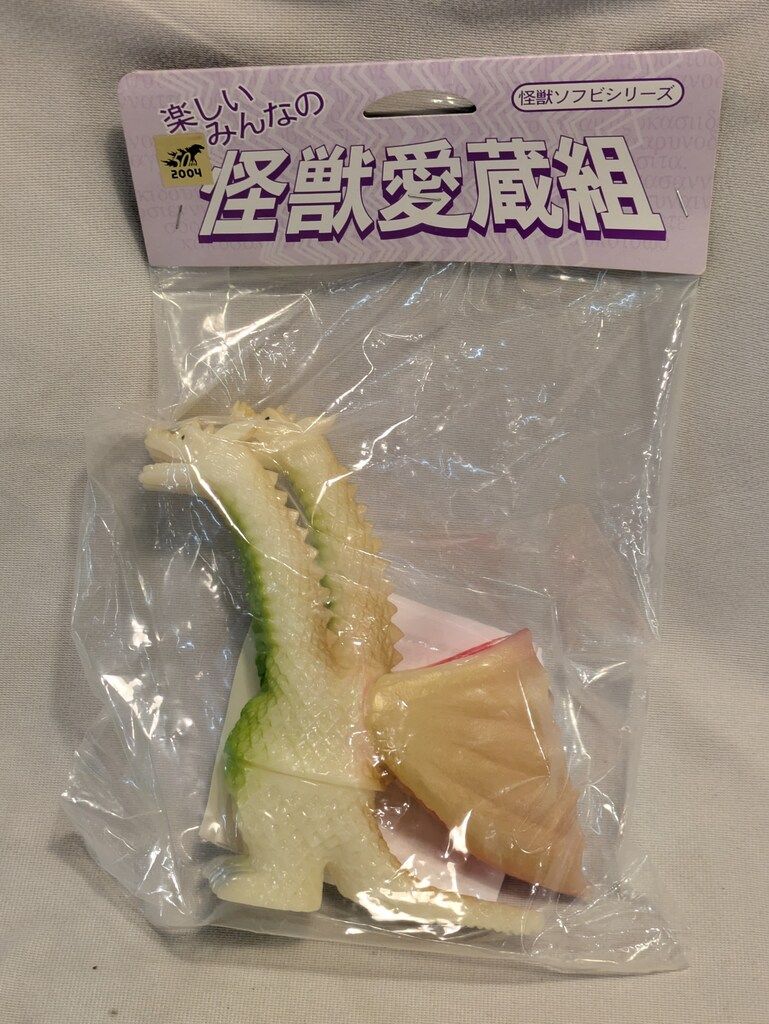 スラッシュカンパニー怪獣愛蔵組　復刻　キングギドラ スラッシュカンパニー 公式 怪獣愛蔵組 蓄光 復刻キングギドラ 黄緑/赤