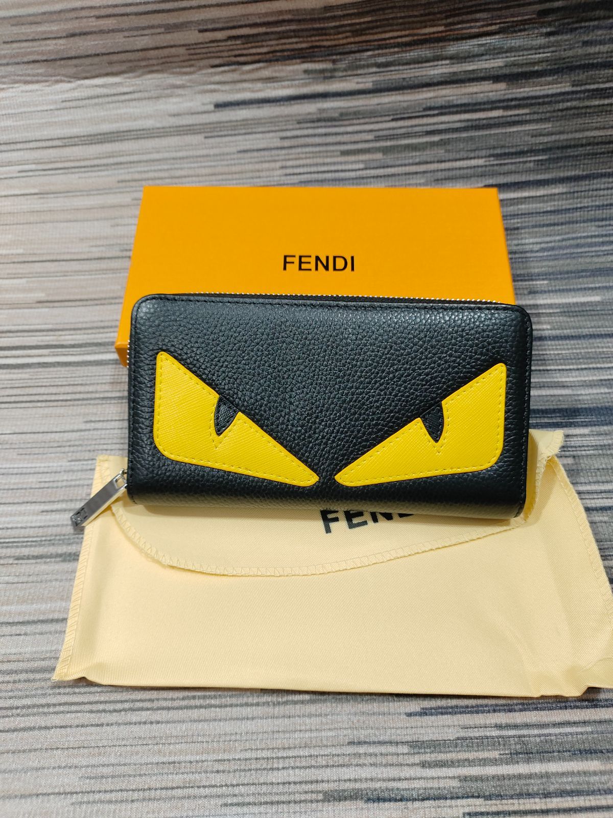 超素敵FENDI(フェンディ)長折り財布ブラック箱と防塵袋付き新品即購入OK！メンズ黒