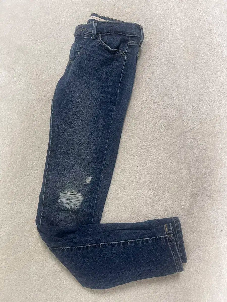 26 ) リーバイス 710 super skinny