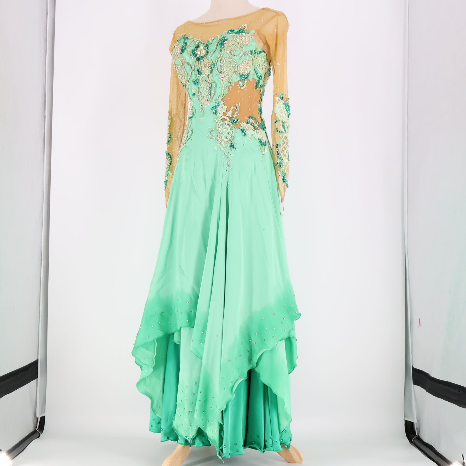 グリーン フリル付き社交ダンス衣装 楽天市場】緑 レッスンウェア ジュニア社交ダンス衣装 上下2点