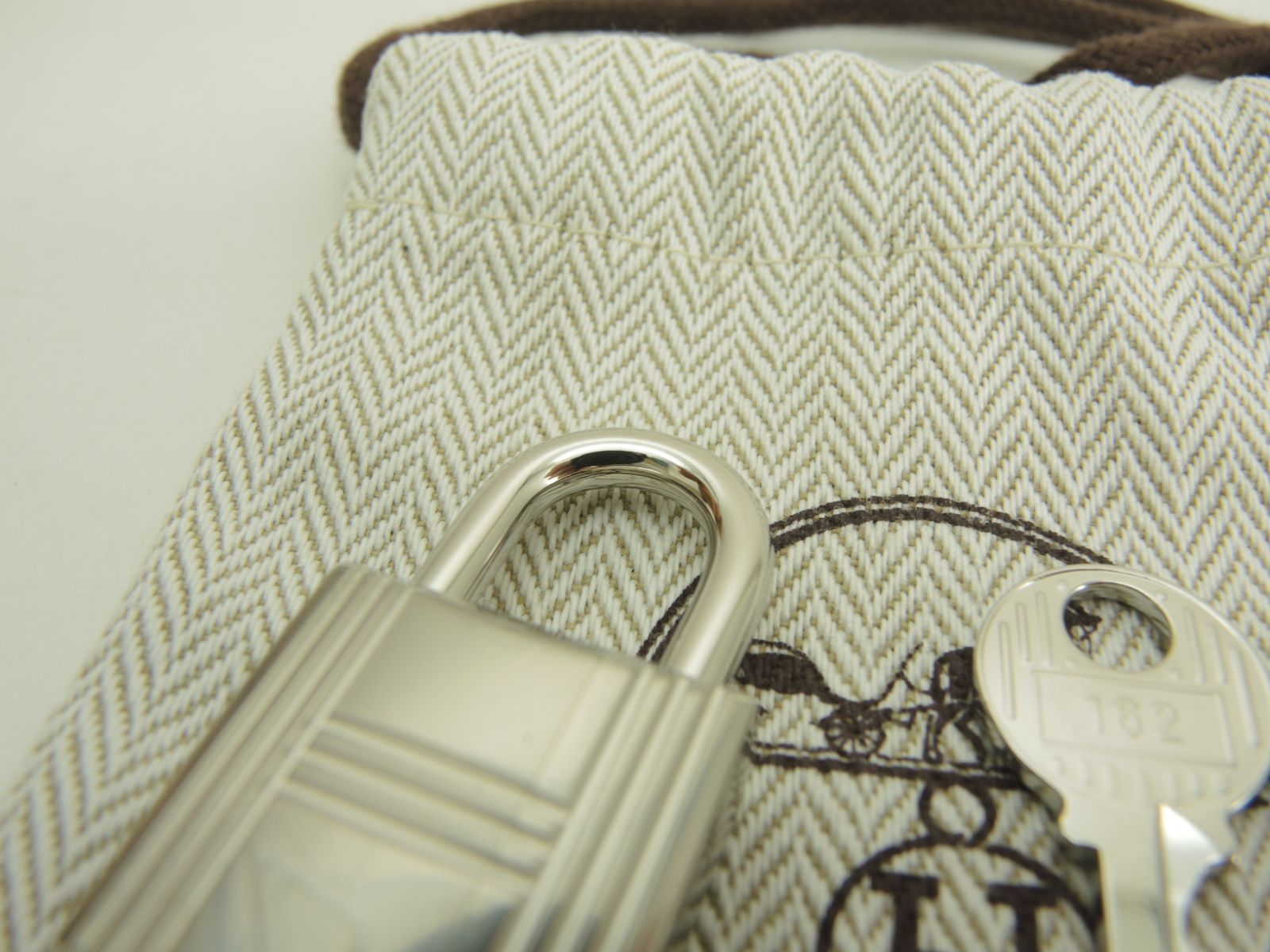 カデナ南京錠 鍵2個 シャインシルバー パドロック キー 121 2005年 カデナ南京錠 鍵2個 シャインシルバー パドロック キー 121 2005年