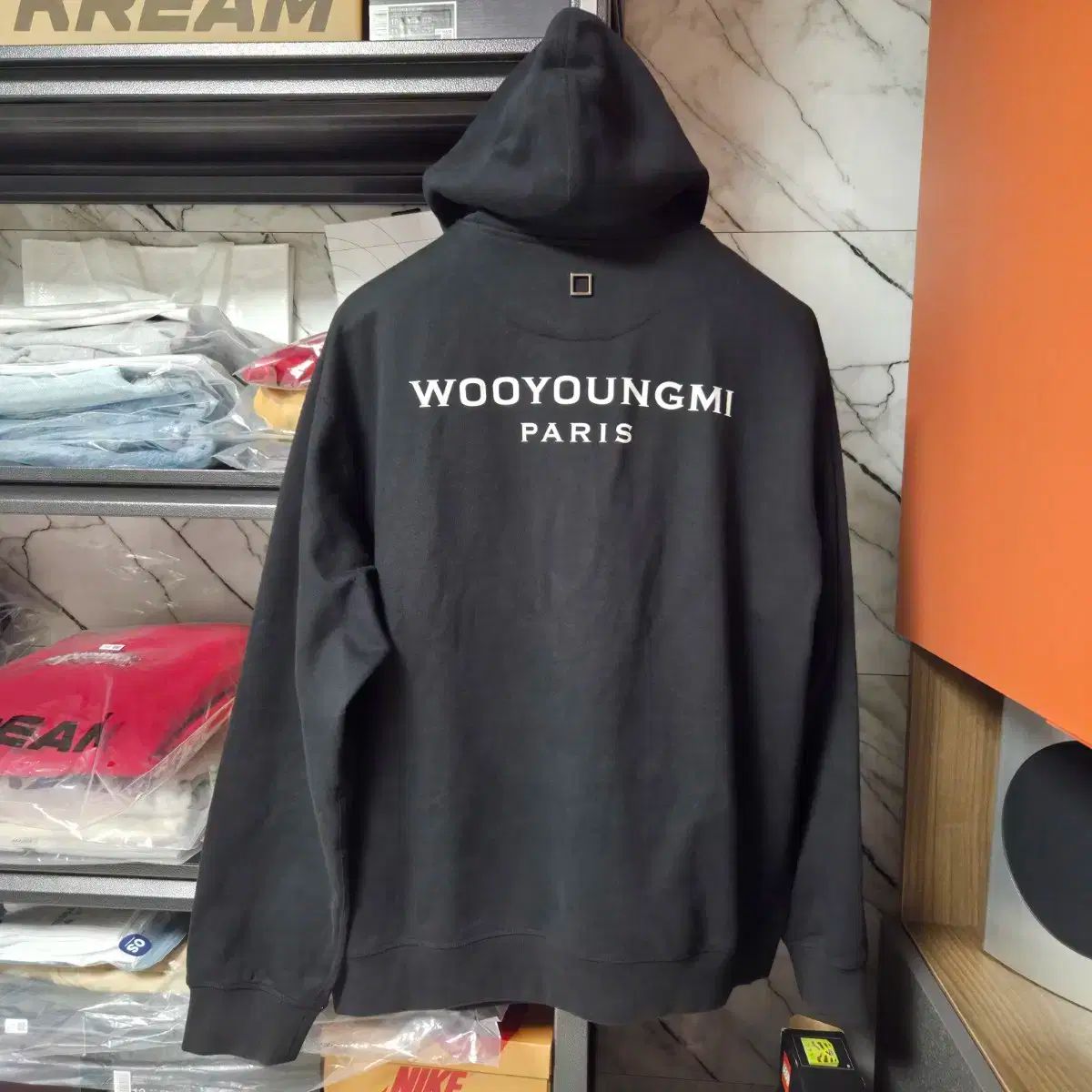 WOOYOUNGMI ウーヨンミ バックロゴ フーディー Tシャツ ブラック - 24FW