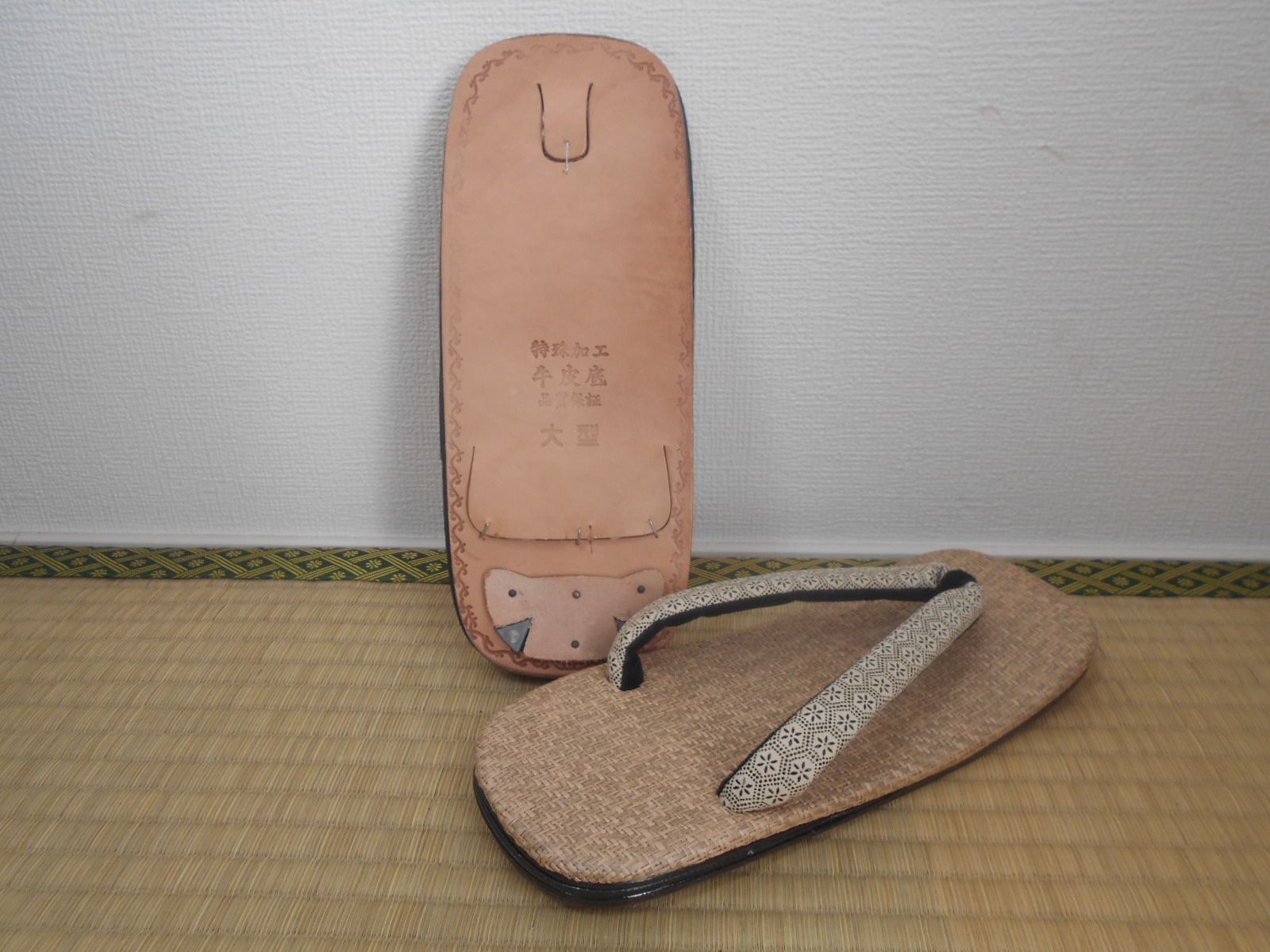 ベージュ