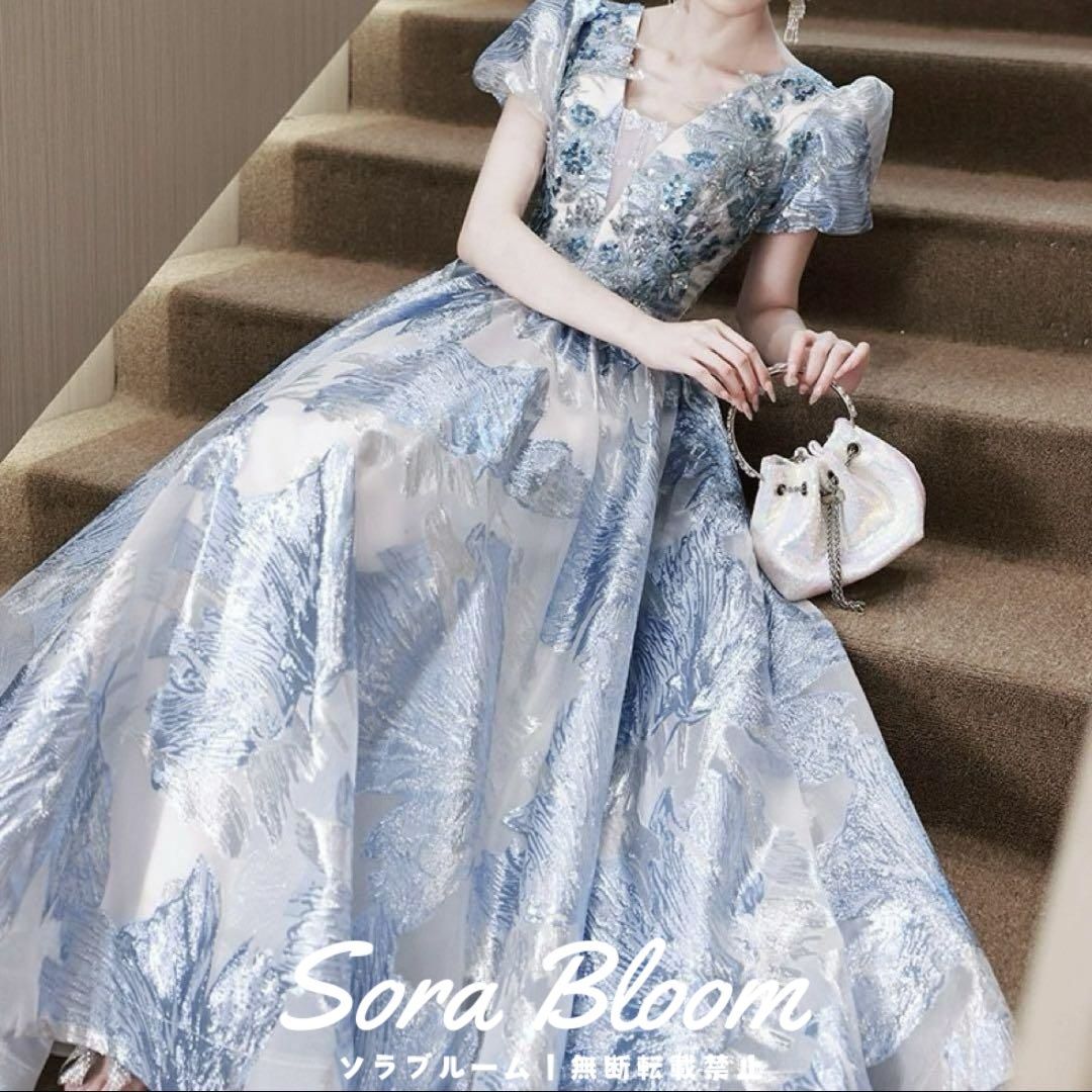 全面にお花のデザインが施されたゴージャスなパフスリーブドレス大人
